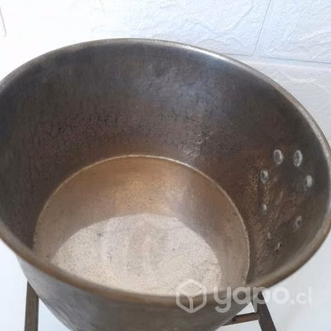 Olla antigua con mango