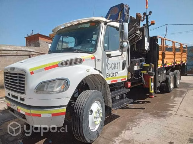 Camión Pluma Freighliner M2 106