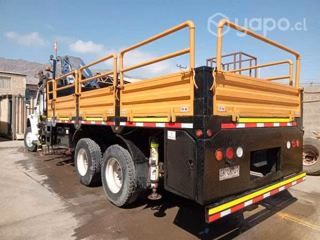 Camión Pluma Freighliner M2 106