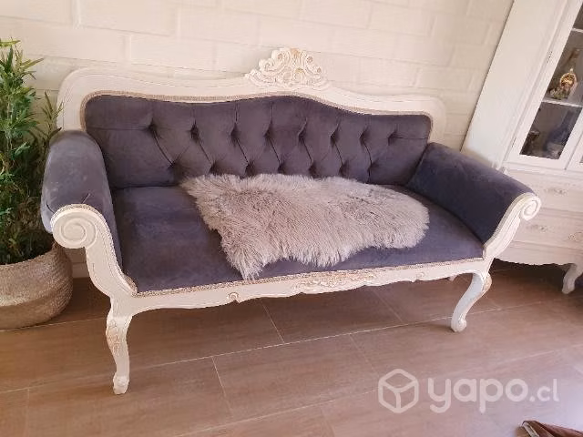 Sofá estilo provenzal gris