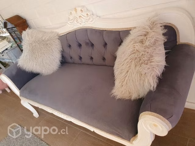 Sofá estilo provenzal gris