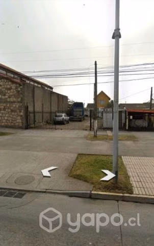 Se vende casa con amplio terreno