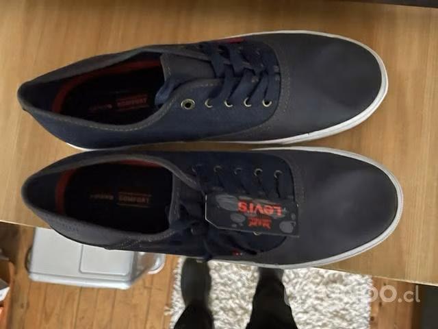 Zapatilla nueva marca LEVIS talla 47 y 13 europea