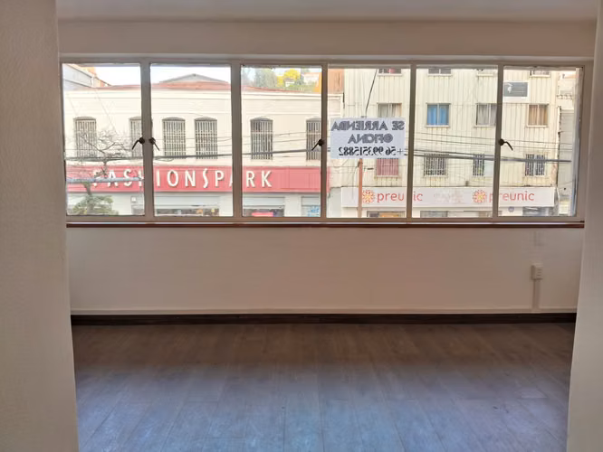 Arriendo oficina remodelada