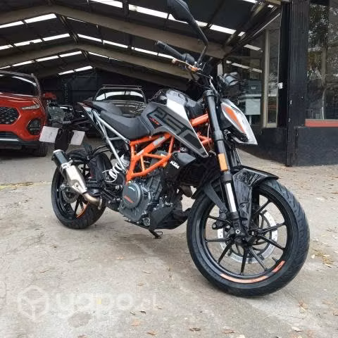 Moto KTM DUKE 250 semi nueva 2023