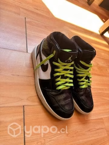 Jordan 1 Mid