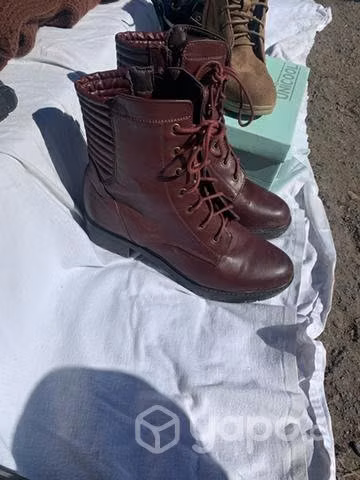 Botines color burdeo - Imagen 2