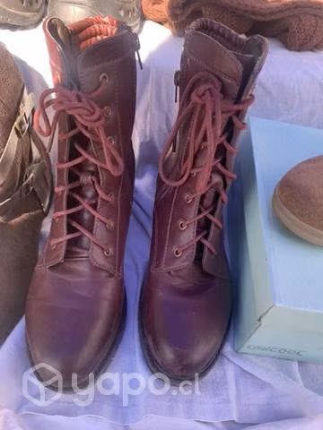 Botines color burdeo