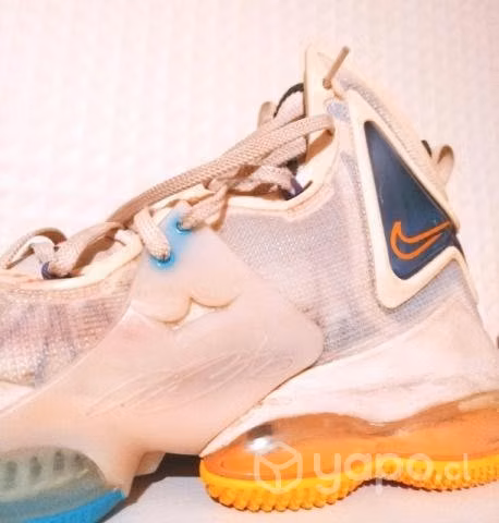 Zapatilla LeBron 19 - Imagen 3