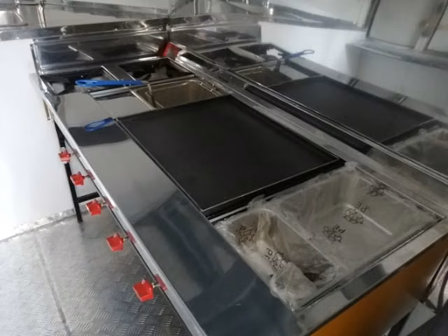 Vendo foodtruck carro de comida equipado al 100 % documentación completa