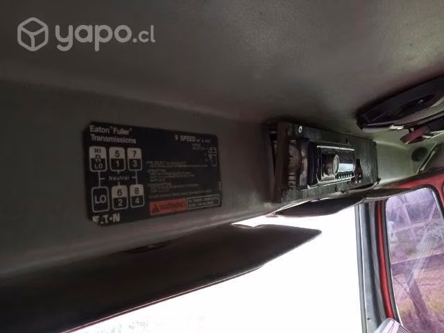 Freightliner FL80 con grua