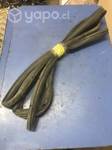 Goma contorno puerta trasera der Nissan Terrano