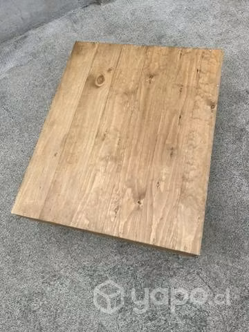 Mesa de centro de madera con ruedas