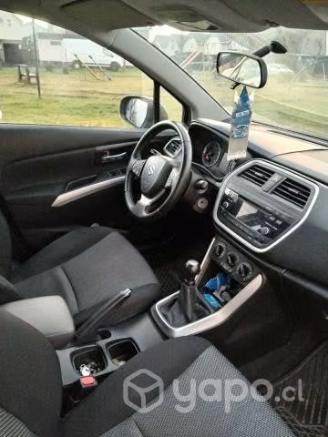 Suzuki s-cross 2015