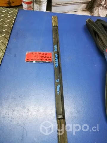 Moldura lame vidrio trasera derecha Nissan Terrano