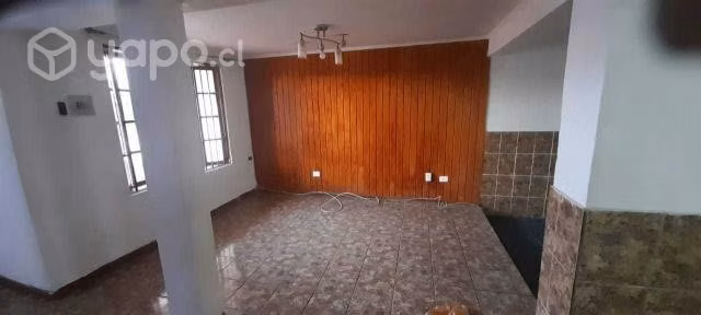 Se arrienda amplia casa