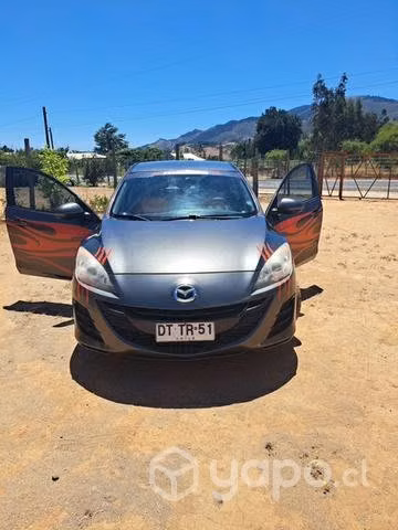 Mazda 323 1,6 año 2012