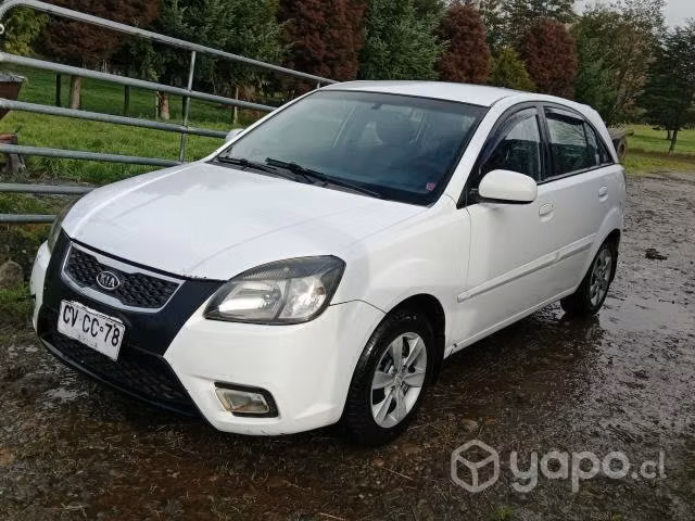 Vendo auto Kia río 5 - Imagen 2