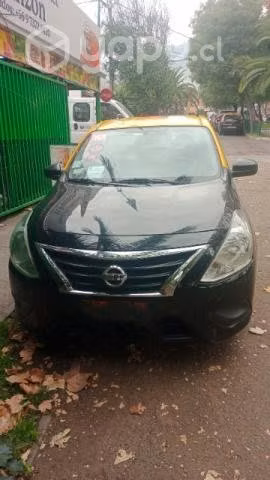Vendo taxi Nissan versa 2021 al.dia llegar y traba