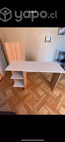 Escritorio con rack incorporado