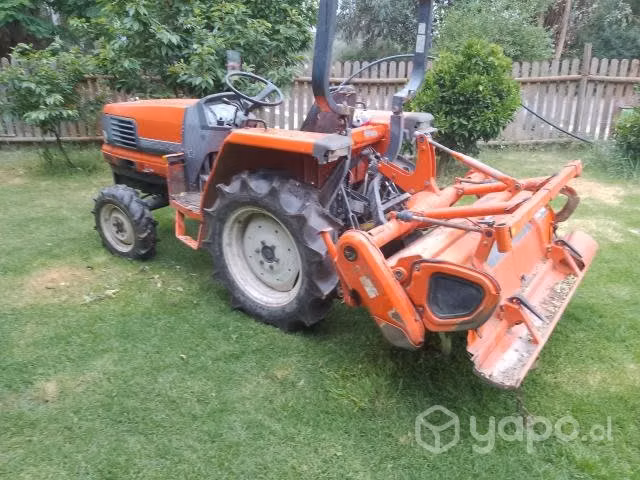 Tractor Kubota g220 4x4