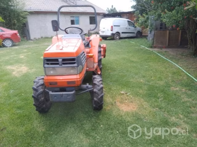 Tractor Kubota g220 4x4