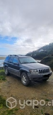 4 × 4 Grand Cherokee