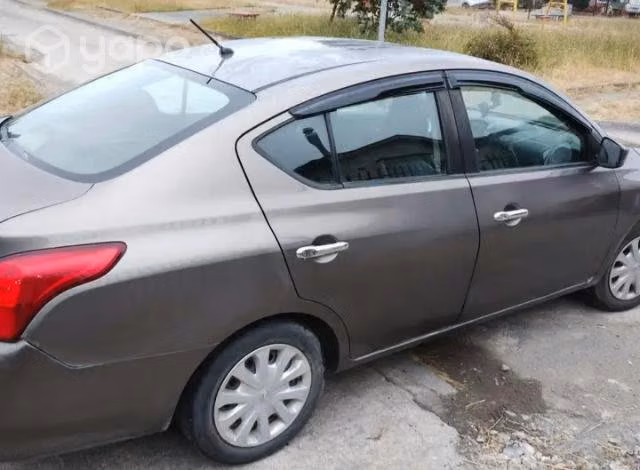 Se vende Nissan Versa - Imagen 2