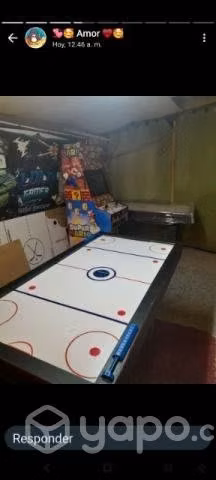 Mesa de air hockey.