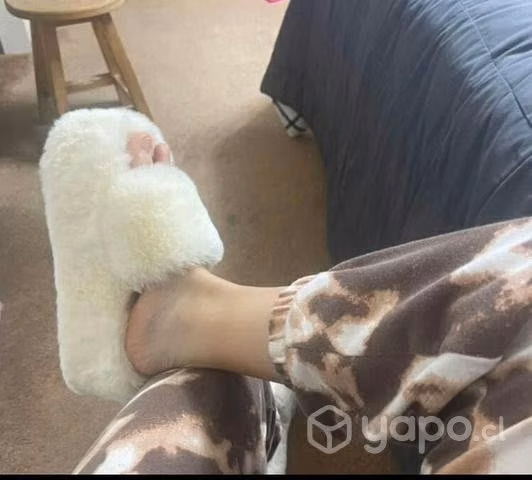 Zapatos peludos nuevos