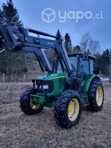 Tractor John Deere 5820 con cargador