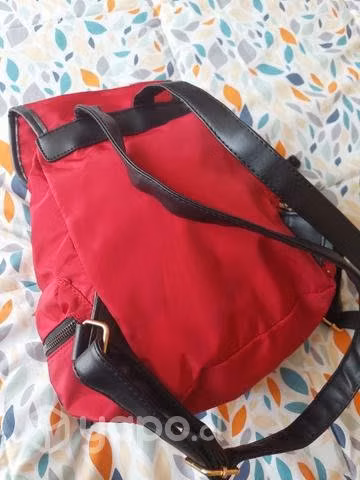 Mochila color burdeos