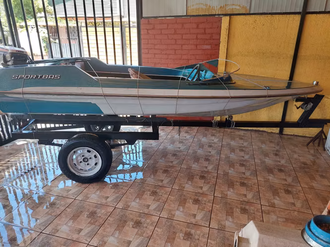 Vendo lancha sportbass 4 pers. c/n motor y carro