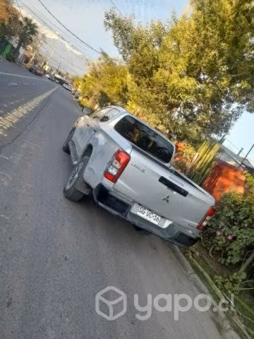 Camioneta diésel L200  2023