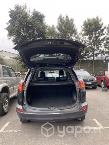 Toyota Rav4 2014 súper lujo 2.5  negra vende dueña