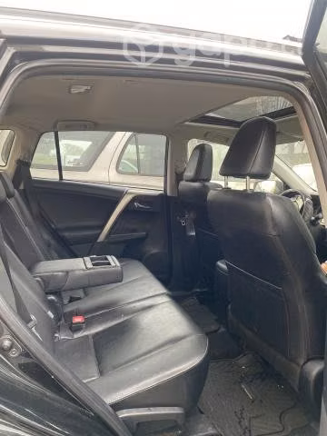Toyota Rav4 2014 súper lujo 2.5  negra vende dueña