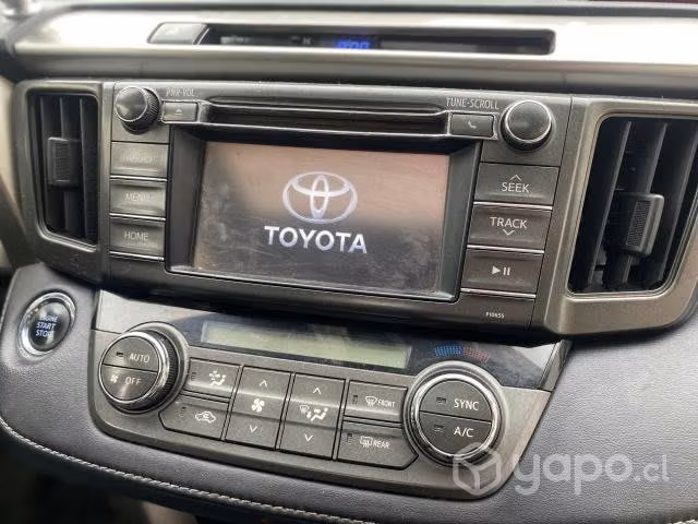 Toyota Rav4 2014 súper lujo 2.5  negra vende dueña