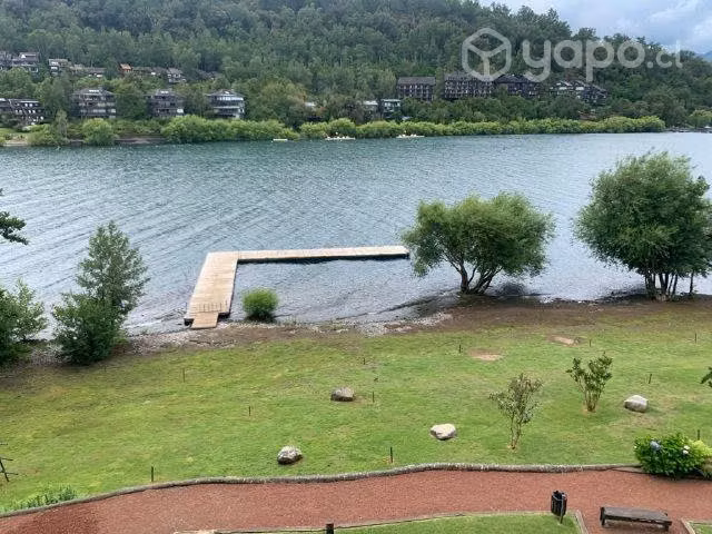 Lindo departamento con vista al lago en condominio