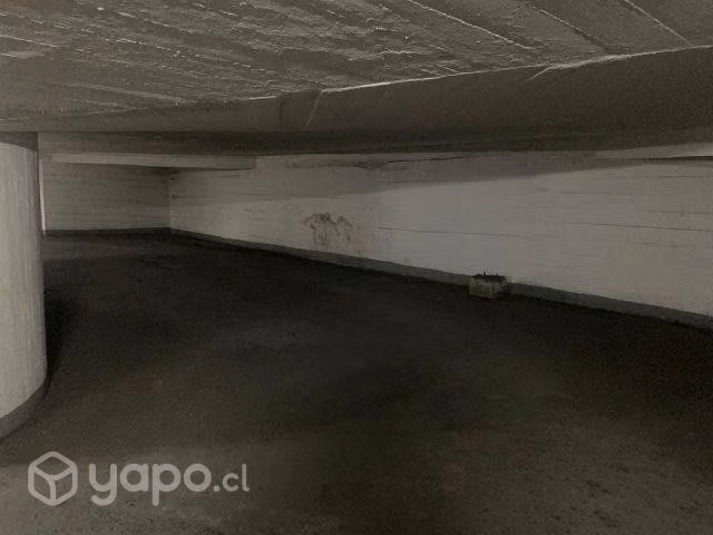 Amplio estacionamiento en Huerfanos Santiago - Imagen 5