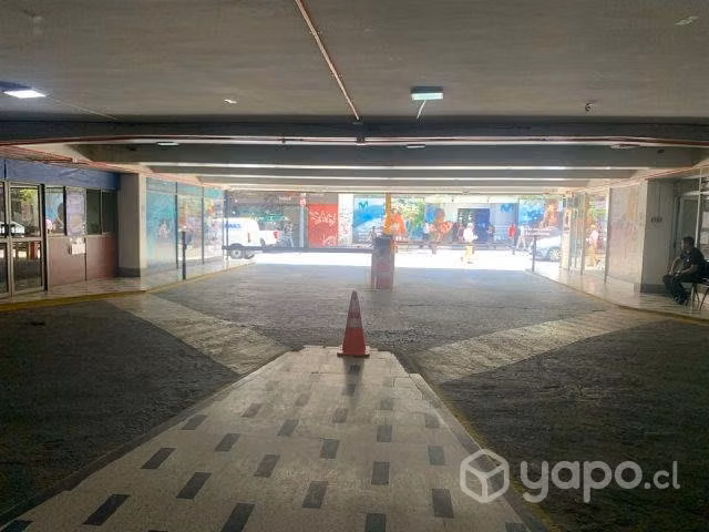 Amplio estacionamiento en Huerfanos Santiago - Imagen 8