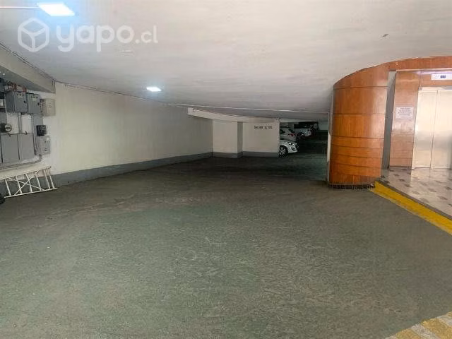 Amplio estacionamiento en Huerfanos Santiago - Imagen 3