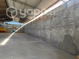 Se arrienda amplia bodega en sector artificio