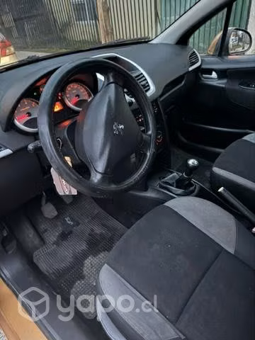 Se vende Peugeot 207 trendy en buen estado al día