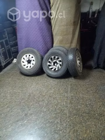 Varias llantas con neumàticos línea Jeep Suzuki - Imagen 4