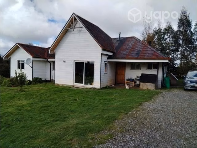 Se vende parcela con dos casas