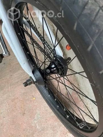 Rueda Bmx Salt Plus con ambos protec