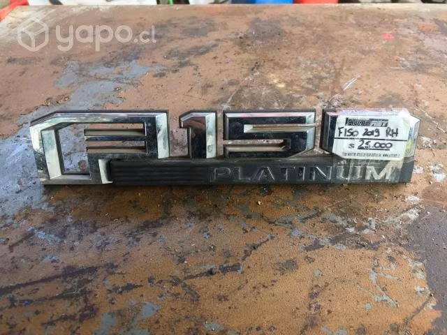 Logo tapabarro derecho Ford F150 platinum 2019