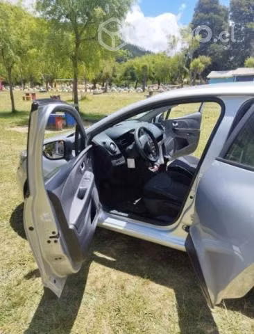 Vendo renault clio año 2020 manual (1.3cc) - Imagen 9