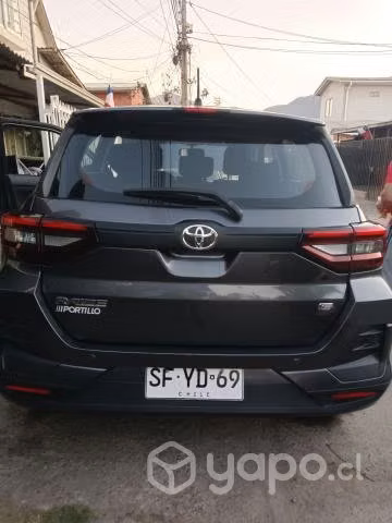 Se vende toyota raize año 2023