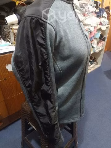 Poleron Reebok talla L